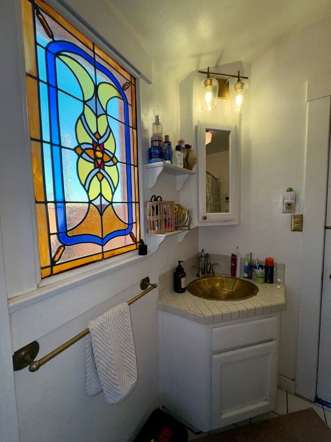 Building Photo - Spanish Style Architectural Gem in the Heart of Altadena - Available Early June