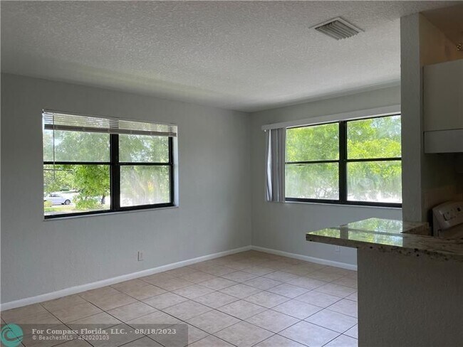 Building Photo - 11620 NW 26th Ct