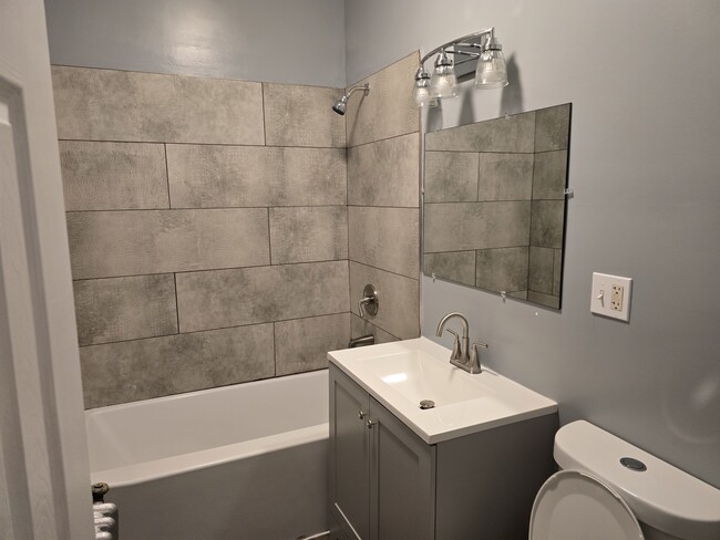 Bathroom2 - 2048 E 69th St