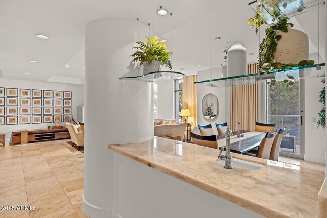 Building Photo - 2402 E Esplanade Ln