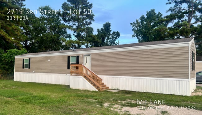 Building Photo - 2719 3rd St