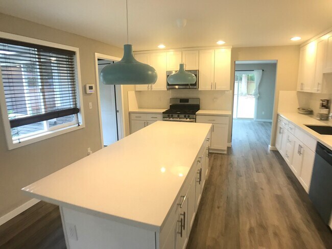 Building Photo - Great House for Rent