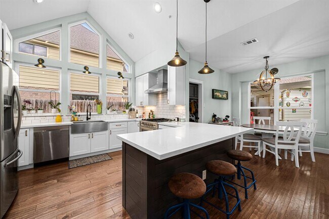 Building Photo - 11414 Del Monte Dr