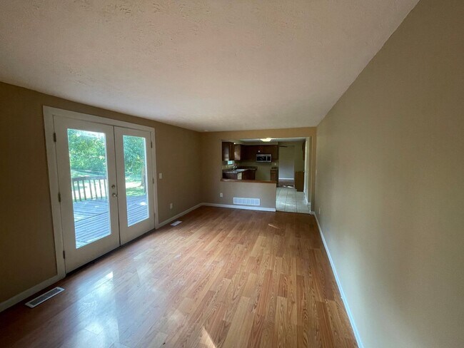 Building Photo - 5683 Crestview Dr