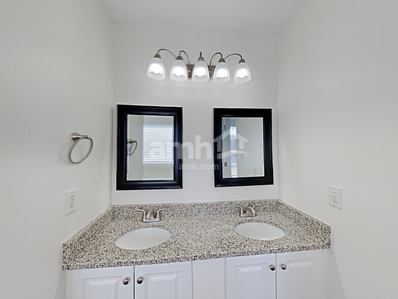 Building Photo - 3927 Bayse Ct