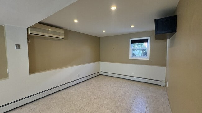 Building Photo - 86 Notre Dame Ave