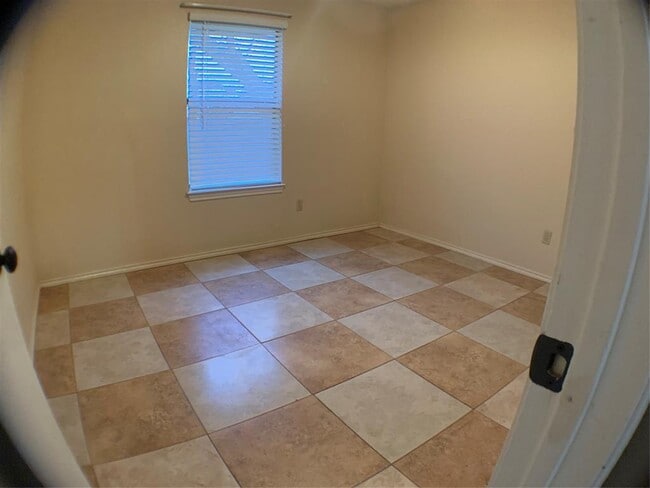 Building Photo - 16041 Stoneham Cir