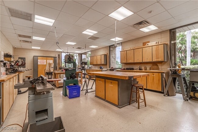 Building Photo - 1700 Pine Valley Dr