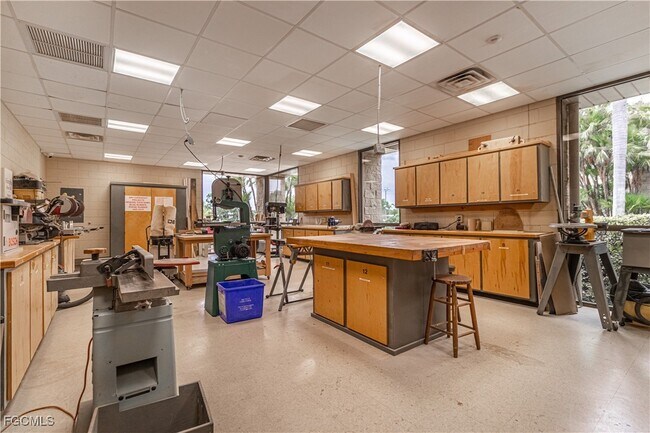 Building Photo - 1724 Pine Valley Dr