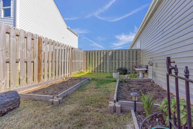 Building Photo - 1049 Burled Oak Rdg Lp SE