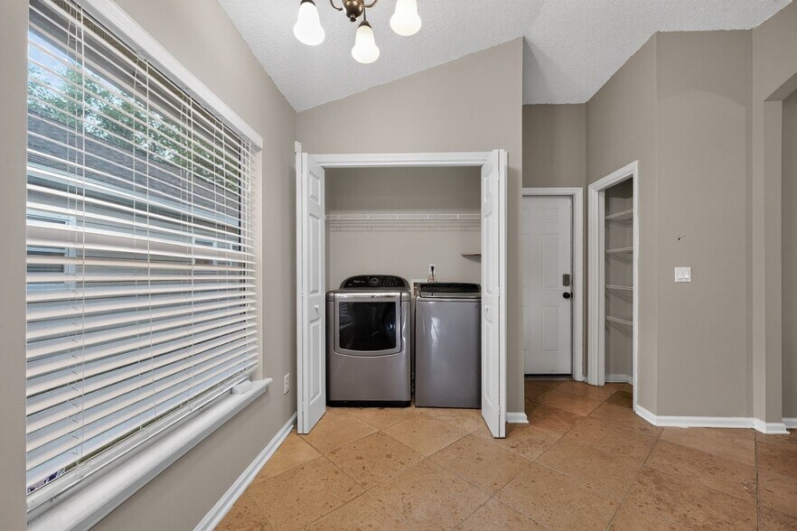 Building Photo - 863 Timberjack Ct