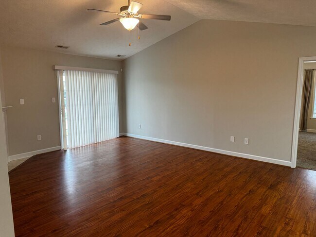 Building Photo - 2 Bedroom 2 Bath Condo