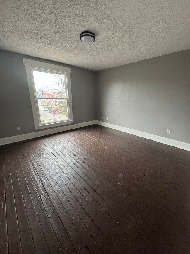 Building Photo - Alexander Props - Reinhard