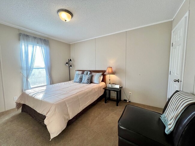 Building Photo - Fully Furnished and Utilities Included!