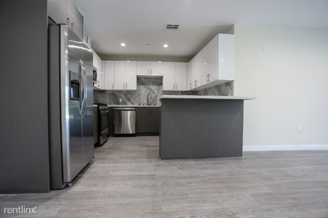 Building Photo - 7140 S La Tijera Blvd
