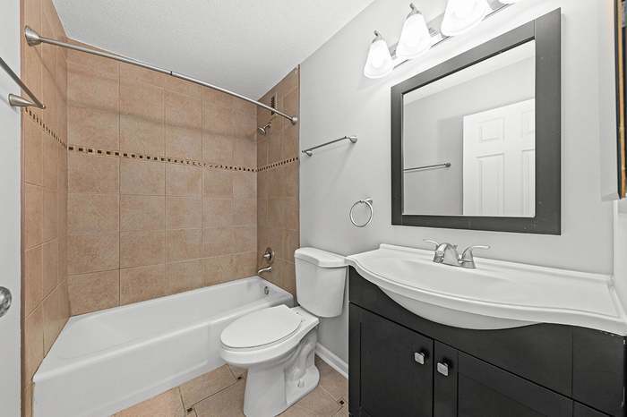 Common Bathroom - 2201 S Stewart Ave