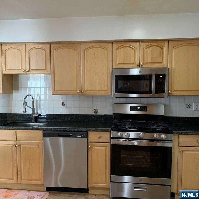 Building Photo - 26 Linwood Ave