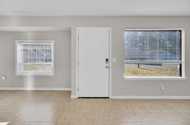 Building Photo - 1282 Maryland Dr