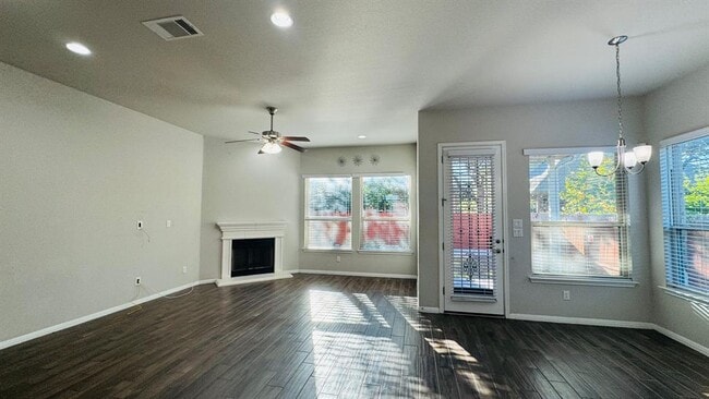 Building Photo - 807 Copper Lake Rd