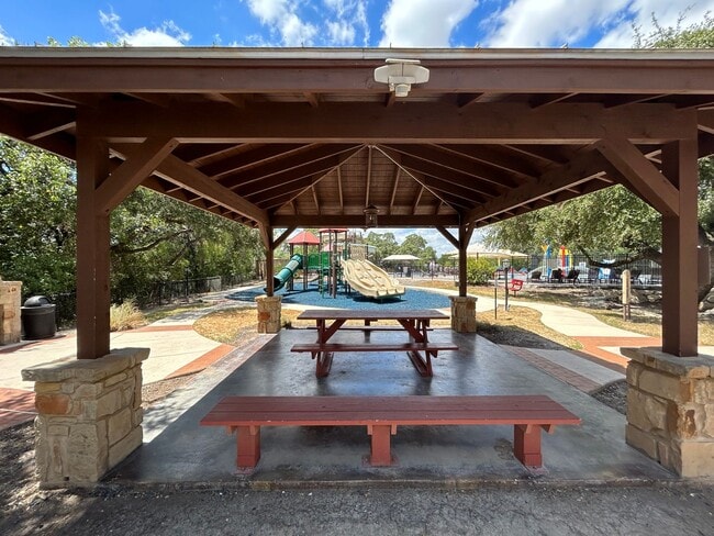 Building Photo - *COMING SOON* AMAZING 3 Bedroom  2 Bath Home w/ Office Room Near Alamo Ranch!