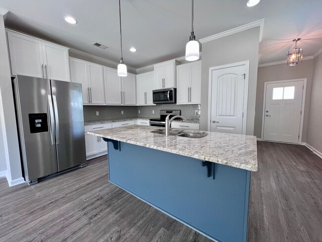 Building Photo - 3 bed/2.5 bath at end unit townhome in Berkeley Walk at Savannah Quarters with garage