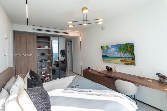 Building Photo - 15701 Collins Ave