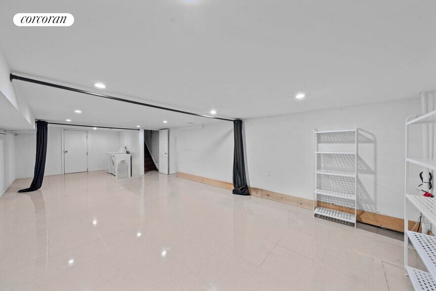 Building Photo - 476A Jefferson Ave