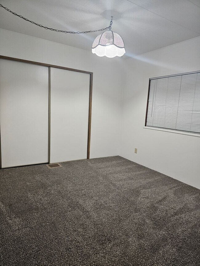 Building Photo - 3 BONUS ROOMS for Office, Art and Play roo...