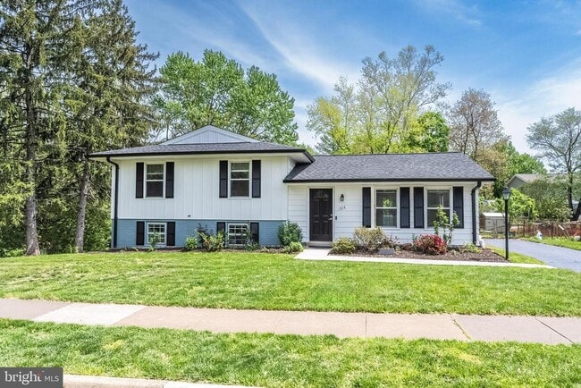 Primary Photo - 724 N Argonne Ave