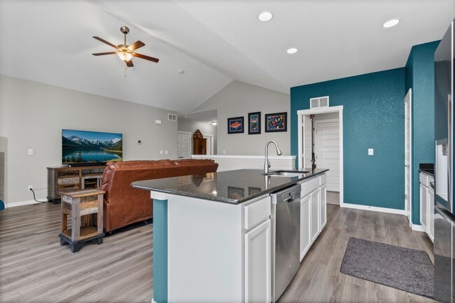 Building Photo - 965 Mount Andrew Dr