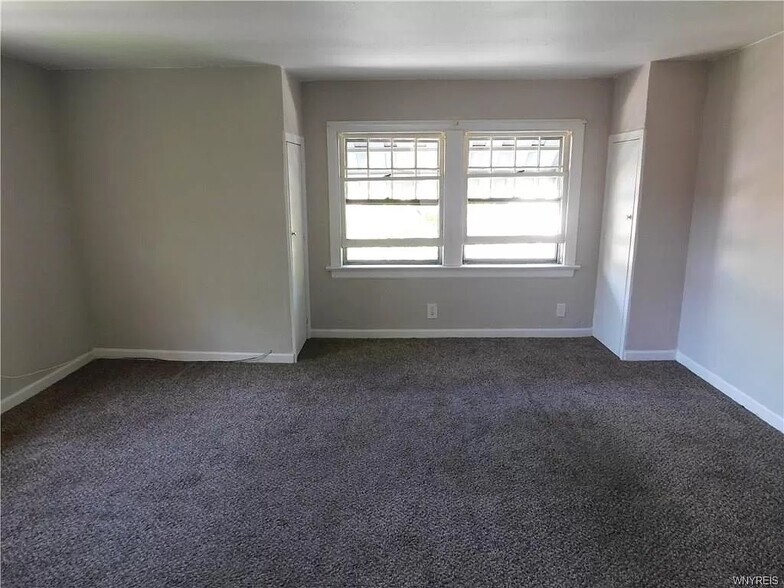 Building Photo - 395 Davey St