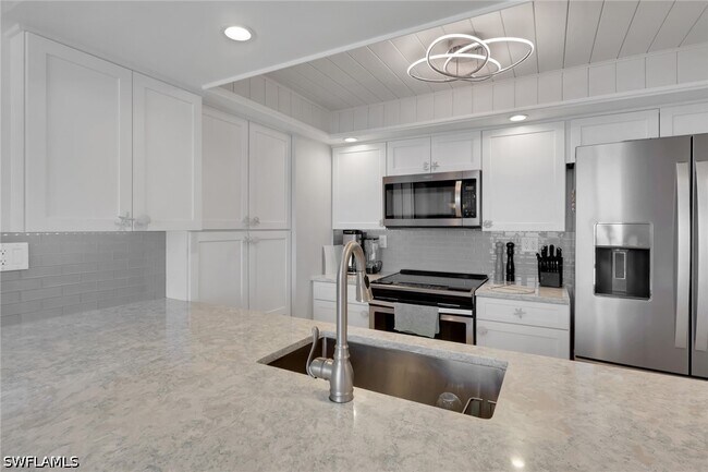 Building Photo - 10475 Gulf Shore Dr