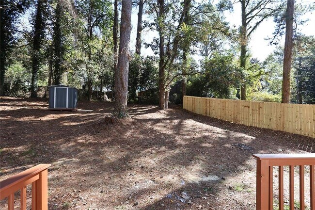 Building Photo - 1508 Peachcrest Rd