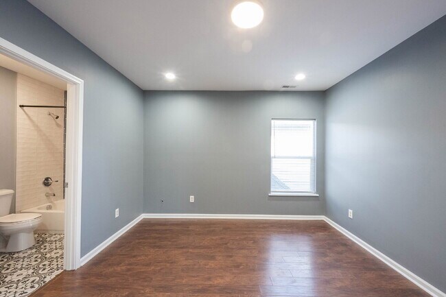 Building Photo - "Spacious 3-Bedroom Duplex on East Washington Street with 3 Full Baths – Ideal Living in Indianap...