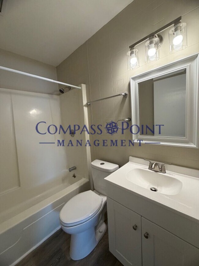 Building Photo - Newly Renovated Just For You! First Month's Rent Free!!