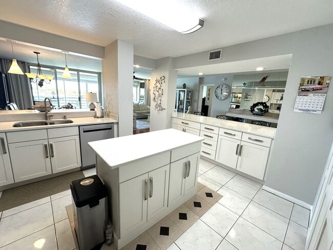 Building Photo - WATERFRONT 2/2 BAHIA DEL MAR RENTAL SEVEN MONTHS APRIL 21 - Nov. 15, 2026