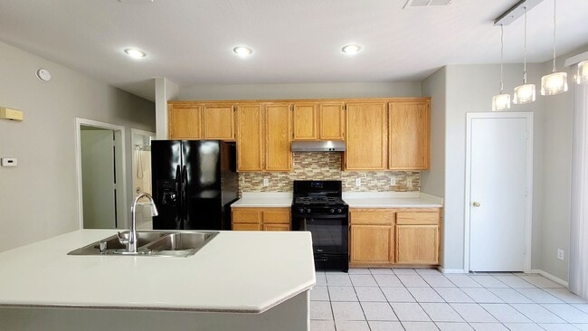 Building Photo - 10028 W Cherokee Ave