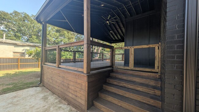 Building Photo - Completely remodeled Studio Home