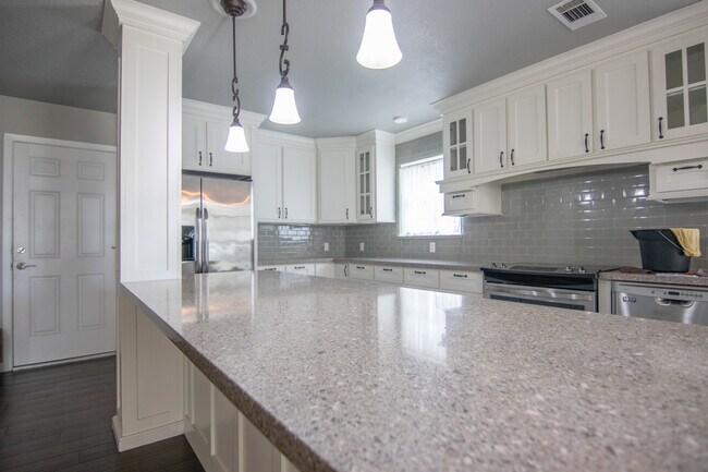 Building Photo - 7575 Chelsea Pl