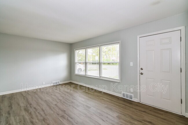 Building Photo - 7104 Longview Rd