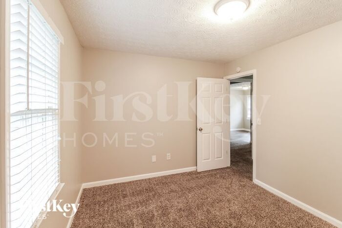 Building Photo - 1580 Summit Point