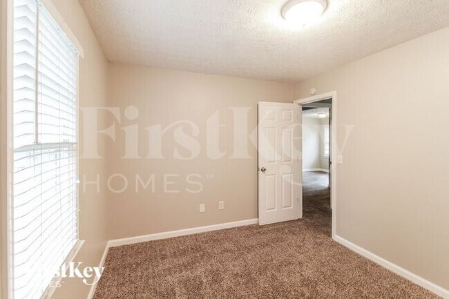 Building Photo - 1580 Summit Point