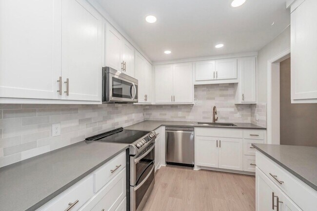 Building Photo - 4904 Arborlawn Dr