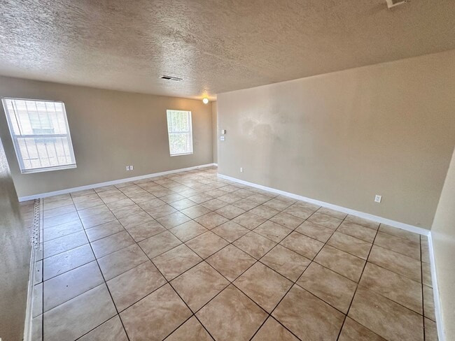 Building Photo - 3 Bedroom 2 Bathroom with 2 Car Garage