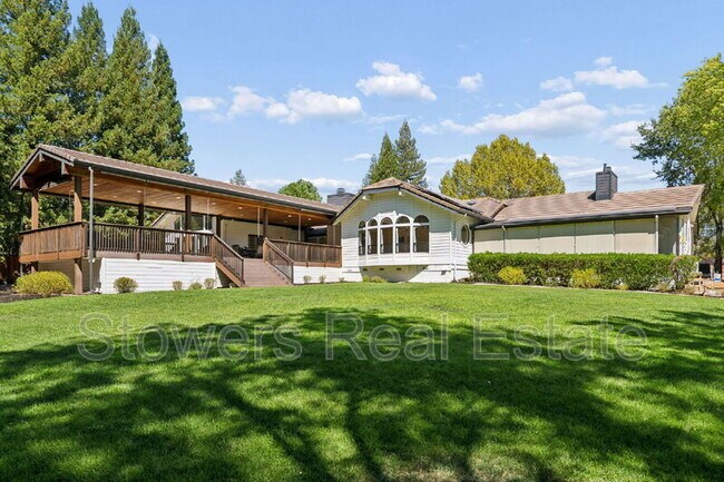 Building Photo - 1121 Douglas Ct