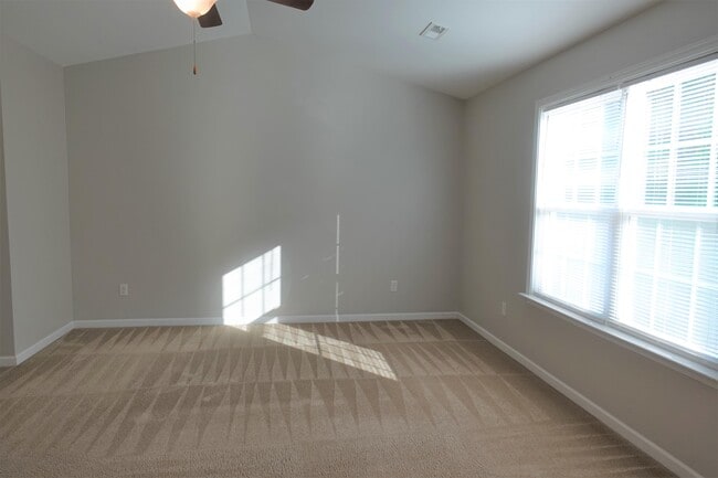 Building Photo - 1002 Whirlaway Cir