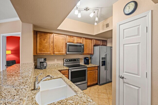 Building Photo - 15095 N Thompson Peak Pkwy
