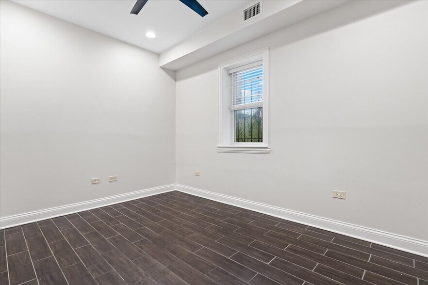 Building Photo - 4906 N Whipple St