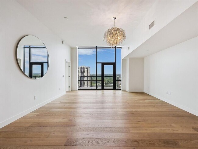 Building Photo - 70 Rainey St