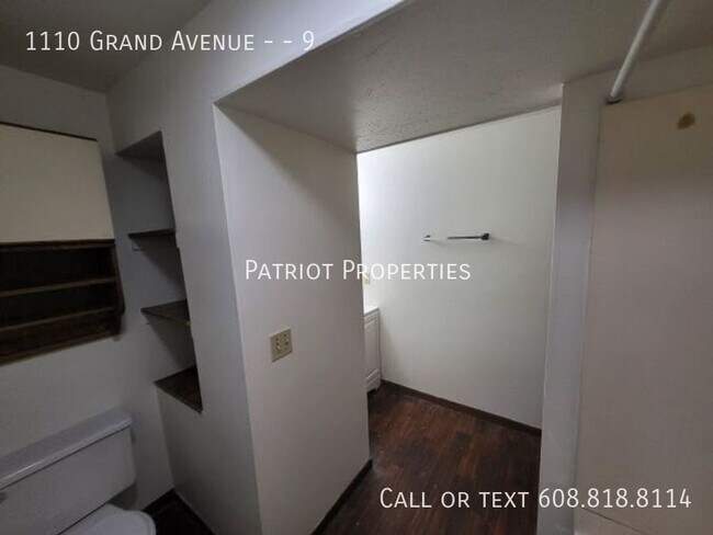 Building Photo - 2 bed/1 bath apartment in Prairie Du Sac, WI!